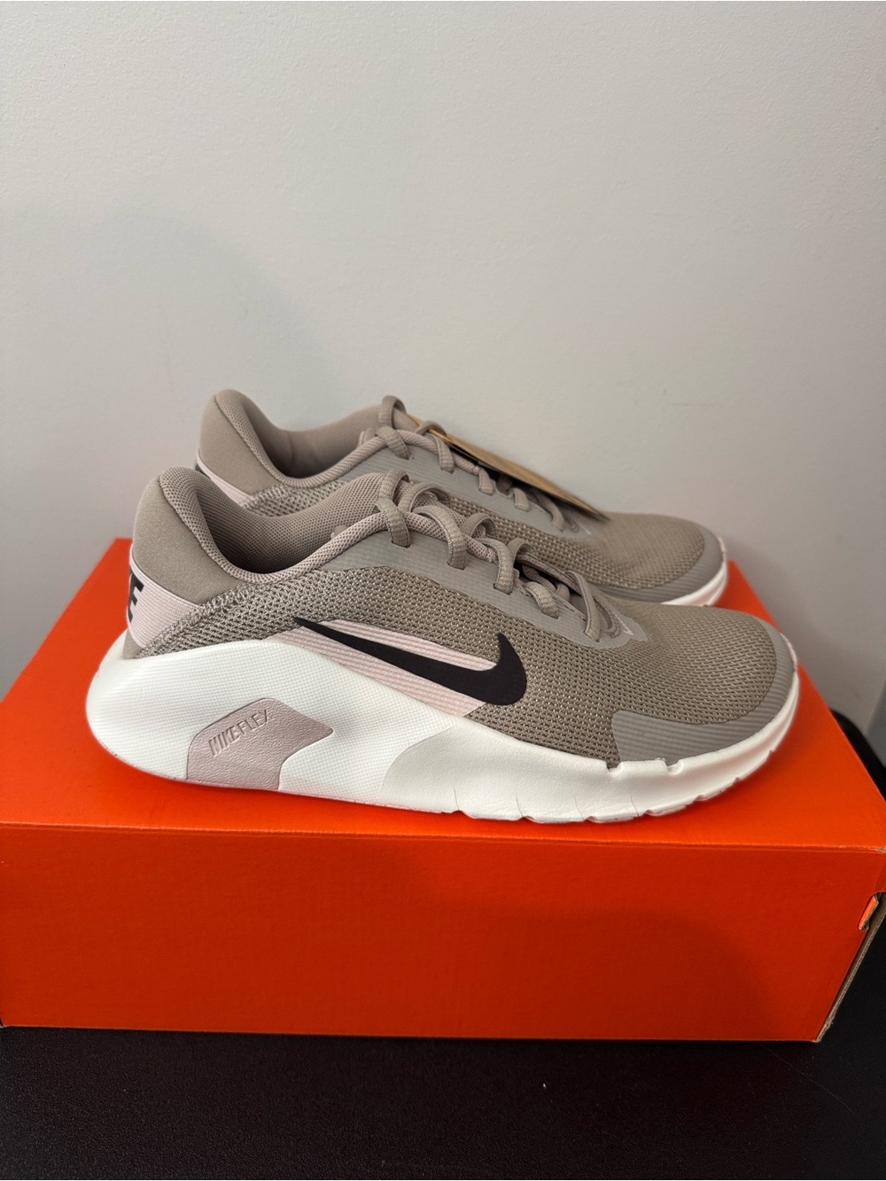 Nike Women's Flex Train Workout Sneakers Size 6 New NIB